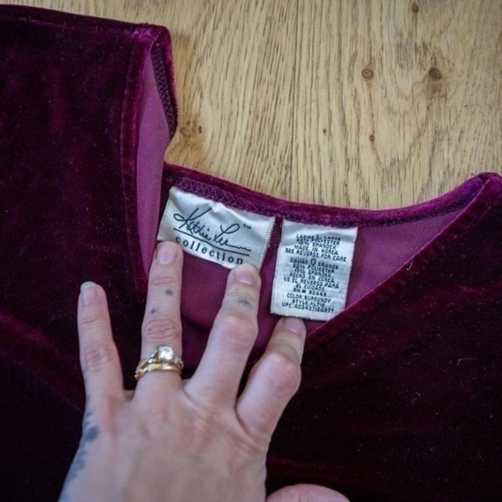 Vintage Kathie Lee Whimsigoth Burgundy Velvet V-Neck Tee Size L Dark Fairy - Picture 3 of 5